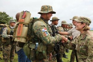 Jefa del Comando Sur de EEUU cerró visita a Panamá con un recorrido por la provincia del Darién (+Video)