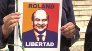 Juicio del periodista Roland Carreño partirá de cero, tras dos años preso