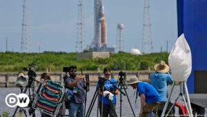 La NASA fija nueva fecha para lanzar el Artemis hacia la Luna | El Mundo | DW