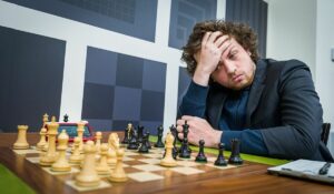 La dudosa biografa de Hans Niemann, el nuevo paria del ajedrez: contradicciones y una escena de 'Gambito de Dama'