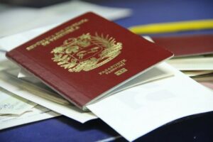Las condiciones que deben cumplir los venezolanos con pasaporte vencido para calificar en el nuevo programa migratorio de EE.UU.