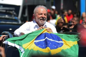 Lula da Silva ganó por muy poco el balotaje y volverá al poder en Brasil