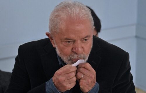 Lula ejerce su derecho al voto en las elecciones de Brasil