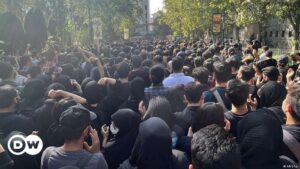 Manifestantes vuelven a desafiar la represión en Irán | El Mundo | DW