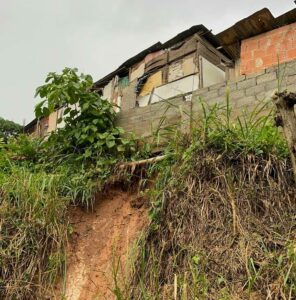 Más de 20 viviendas afectadas por últimas lluvias en Caracas (+video)