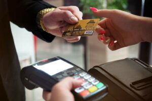 Mercantil elevó los límites de sus tarjetas de crédito a un nuevo rango entre 90 y 120 dólares