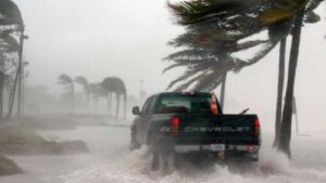 México advierte de lluvias, viento y oleaje por tormenta Karl