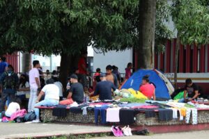 Migrantes saturan estación migratoria en la frontera sur de México