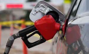 Miraflores debe exigir a Petro eliminar sobretasa impositiva a la gasolina, señala William Rodríguez desde el PPT