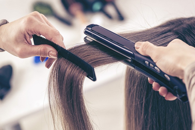 Nuevo estudio vincula a los productos para alisar y planchar el cabello con mayor riesgo de cáncer de útero