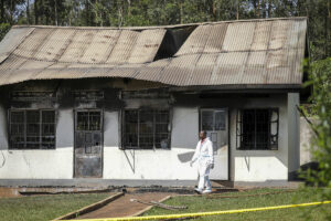 Once muertos, la mayora nios, en el incendio de una escuela para ciegos en Uganda