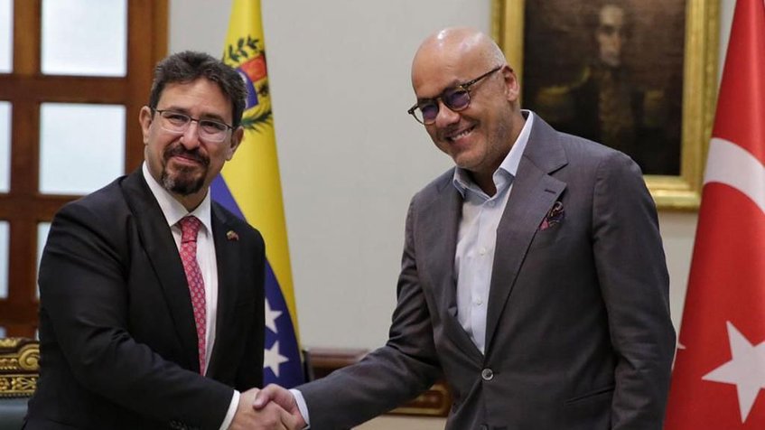Presidente de la AN con el embajador de Türkiye