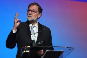 Rajoy elogia el pacto de rentas de Costa en Portugal y ve "populista" que Sánchez busque "dividir entre ricos y pobres"