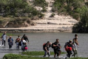 Roberto Patiño califica de “contradicción brutal” medida migratoria de EEUU contra venezolanos