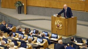 Rusia prepara una ley para que los 450 diputados del parlamento puedan combatir en Ucrania