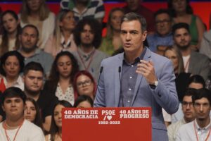 Sánchez avisa al PP de que incumplir la Constitución "sin pudor" es "la derrota de la moderación"