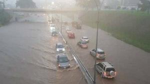Suben a 16 los muertos tras dos semanas de lluvias en Venezuela