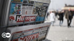 Turquía aprueba ley que criminaliza la difusión de ″información falsa″ | El Mundo | DW