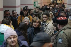 Ucrania pide a sus refugiados que no regresen para ahorrar energa: "No vuelvan, necesitamos sobrevivir al invierno"