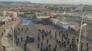 Un tribunal marroquí condena a entre dos y tres años de cárcel a 15 migrantes que intentaron saltar la valla de Melilla