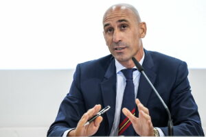Valencia, Sevilla y Villarreal emiten un comunicado conjunto para condenar "graves desprecios" de Luis Rubiales