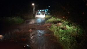 Vías cerradas y viviendas afectadas por lluvias en Mérida