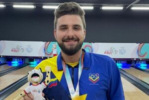 ▷ Rodolfo Monacelli Ruiz sumó medalla de bronce en el Bowling por equipo en ODESUR #13Oct