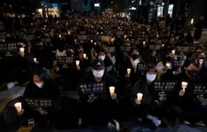 Miles de personas lloran a las víctimas de la tragedia de Seúl y piden dimisión de Yoon