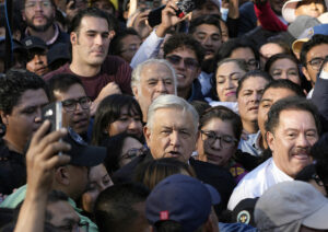 Andrs Manuel Lpez Obrador se reivindica como lder de masas en una multitudinaria marcha en Mxico