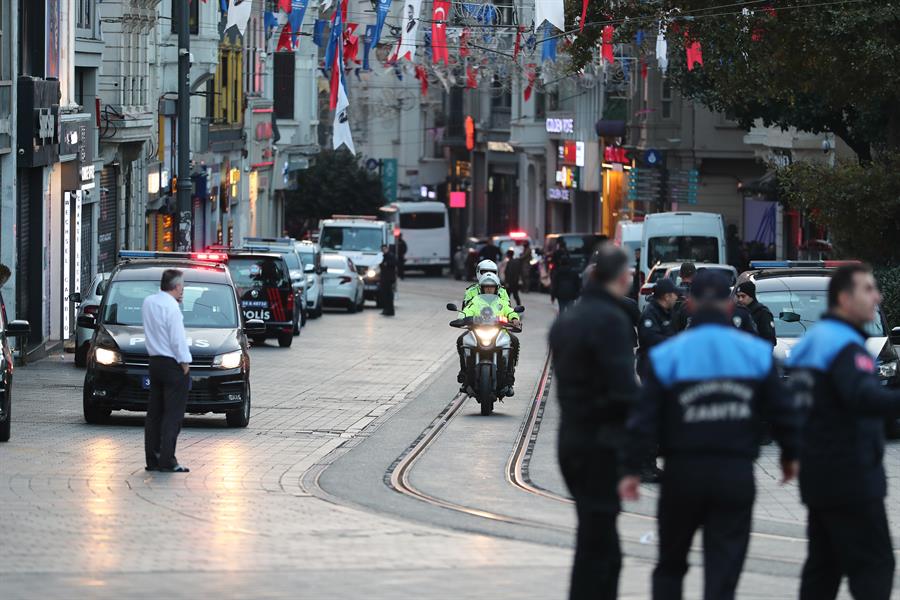 Ataque terrorista en Estambul ocasiona la muerte de seis personas