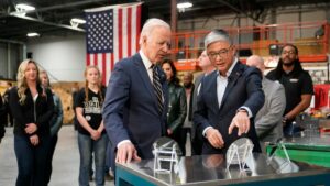 Biden reafirma naciente "cadena de suministro de semiconductores" en EEUU