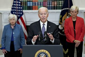 Biden recrimina a las petroleras que obtengan beneficios con la guerra de Ucrania