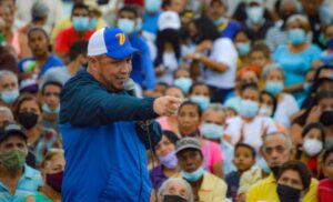 Brito emplazó a Capriles a debatir las necesidades de la gente