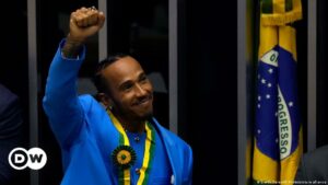 Campeón de Fórmula Uno Lewis Hamilton recibe ciudadanía honorífica de Brasil | Deportes | DW