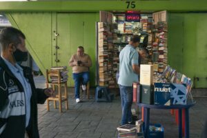 Cierre de librerías en Venezuela fortalece el mercado de segunda mano