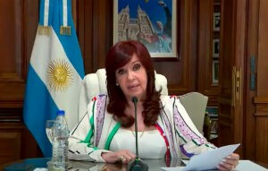 Cristina Kirchner denuncia ser vctima de un "pelotn de fusilamiento" por parte de la justicia argentina