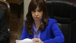 Cristina Kirchner dice ser víctima de un "fusilamiento" judicial