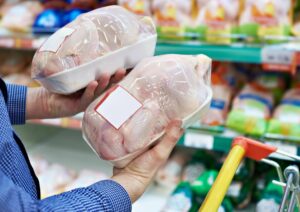 Cuba planea aumentar importación de pollo y huevos de Estados Unidos