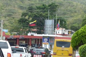 Denuncian acoso de funcionarios policiales y militares en alcabalas vía a la frontera