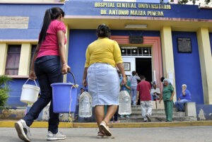 Denuncian que hospitales no reciben agua potable suficiente para atender pacientes