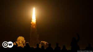 Despega con éxito la misión Artemis I de la NASA en un nuevo camino a la Luna | El Mundo | DW