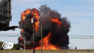Dos aviones colisionan durante un espectáculo aéreo en Texas | El Mundo | DW
