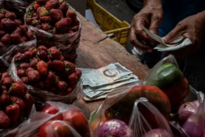Economista afirma que los precios en dólares en Venezuela crecen a razón de 3% mensual