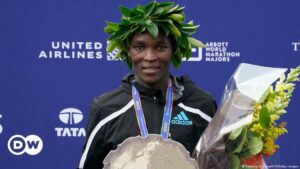 El keniata Evans Chebet gana la maratón de Nueva York tras el abandono del brasileño Daniel Do Nascimento | Deportes | DW