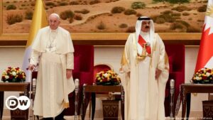 El papa pide en Baréin ″negociaciones serias″ para la paz en Ucrania | El Mundo | DW