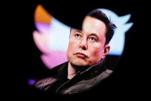 Elon Musk acusa a los activistas de "intentar destruir la libertad de expresión"