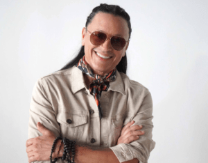 Elvis Crespo lanza nueva versión de "Suavemente" por sus 25 años