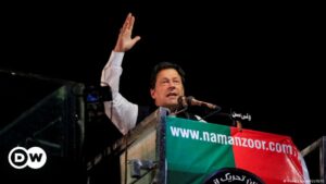 Exprimer ministro paquistaní Imran Khan, herido en tiroteo durante marcha | El Mundo | DW