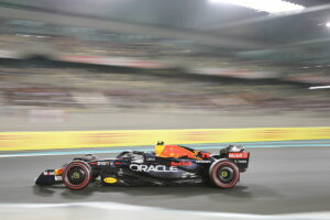 F1: Pole para Verstappen en Yas Marina; Carlos Sainz, cuarto, y Fernando Alonso, 10º