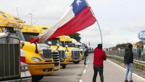 Gobierno chileno advierte con detener a camioneros en huelga